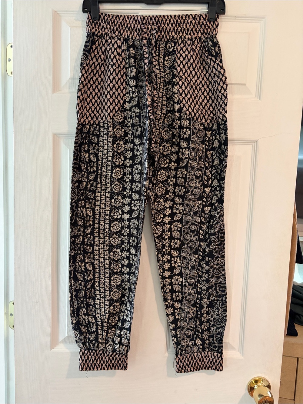 Boho Floral Print Elastic Waist Jogger Pants - Black/Cream